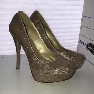 Gold Sparkly Heels!